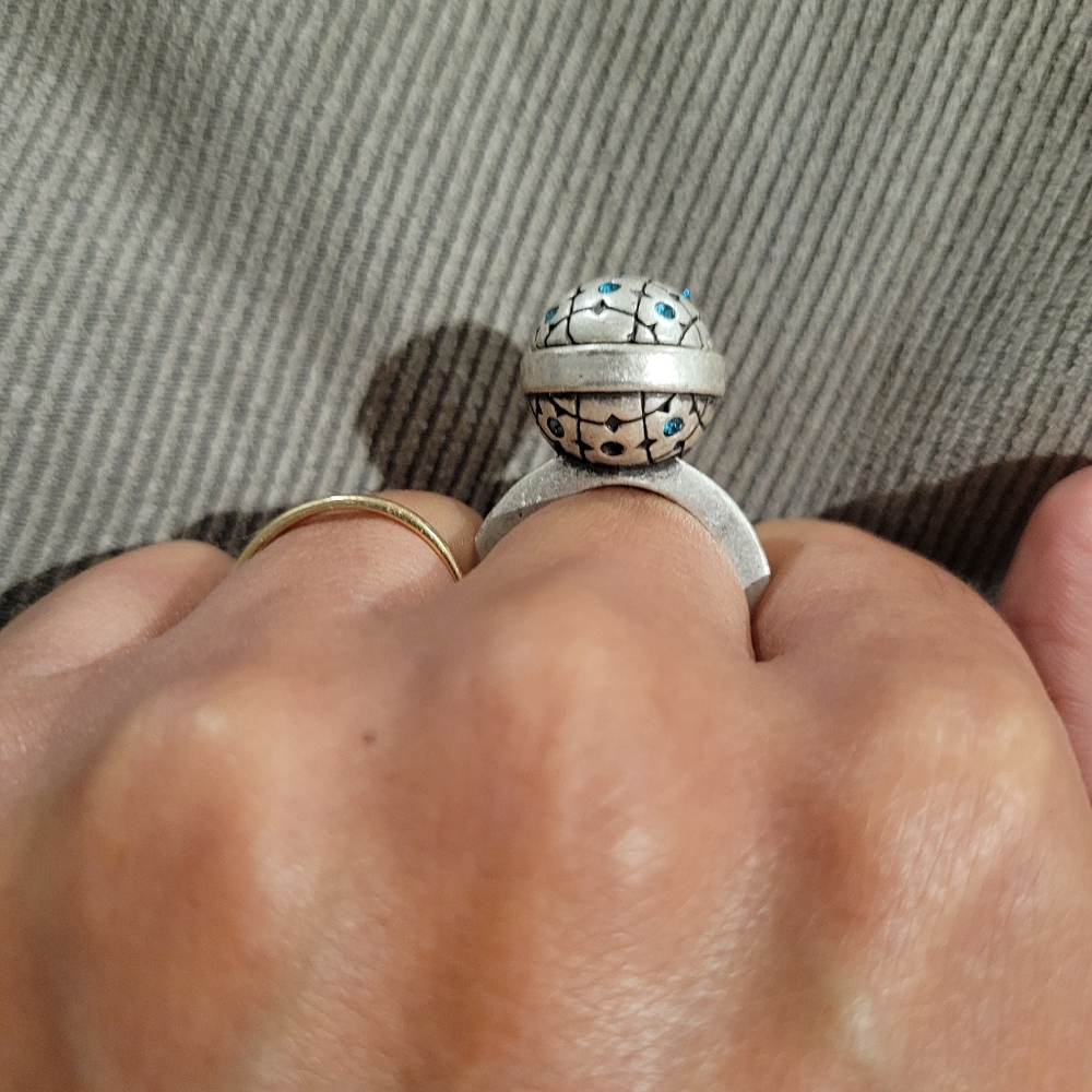 Silver and Blue Ring - Picture 4 of 5